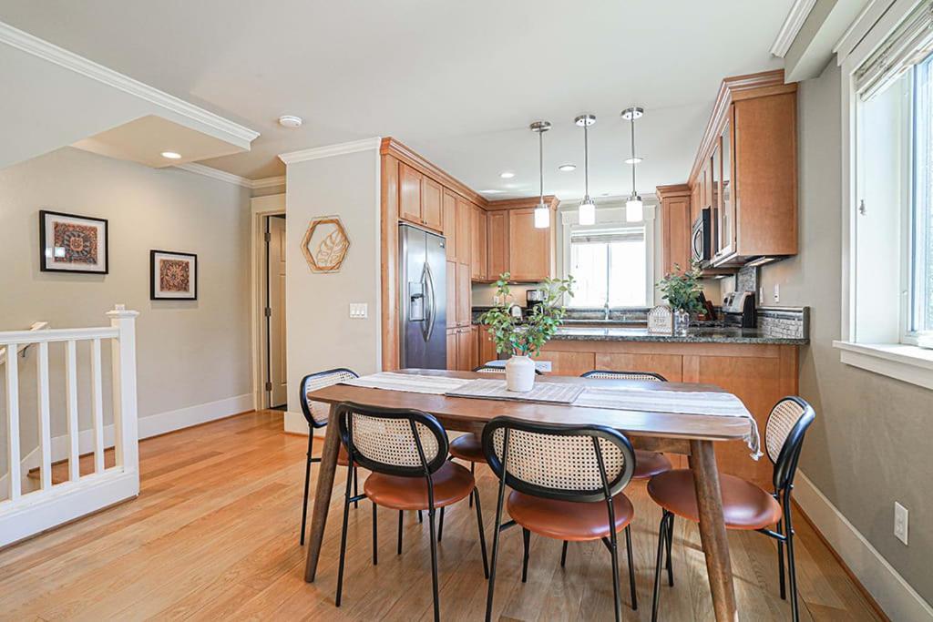 Exquisite Central Townhome With Spacious Loft And Gourmet Kitchen Seattle Ngoại thất bức ảnh