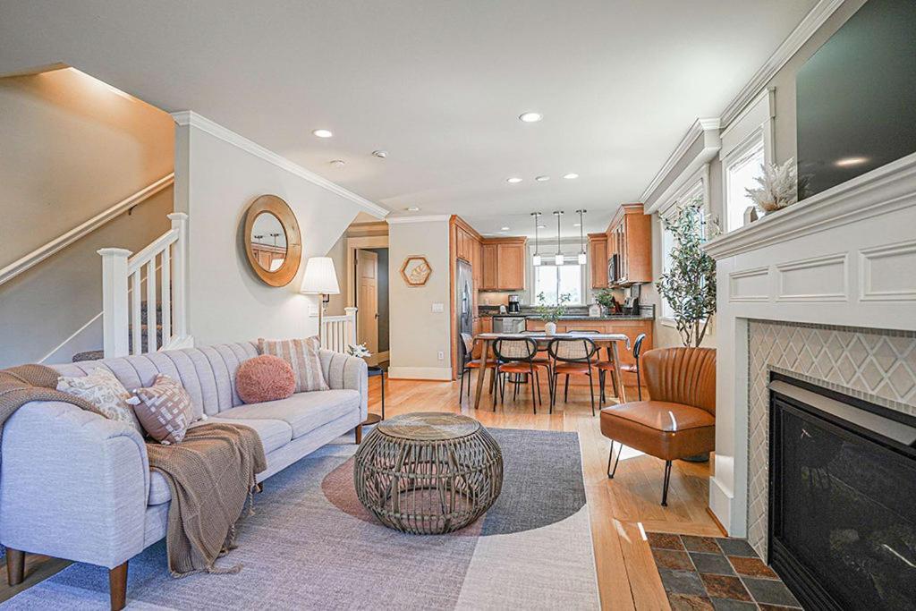 Exquisite Central Townhome With Spacious Loft And Gourmet Kitchen Seattle Ngoại thất bức ảnh