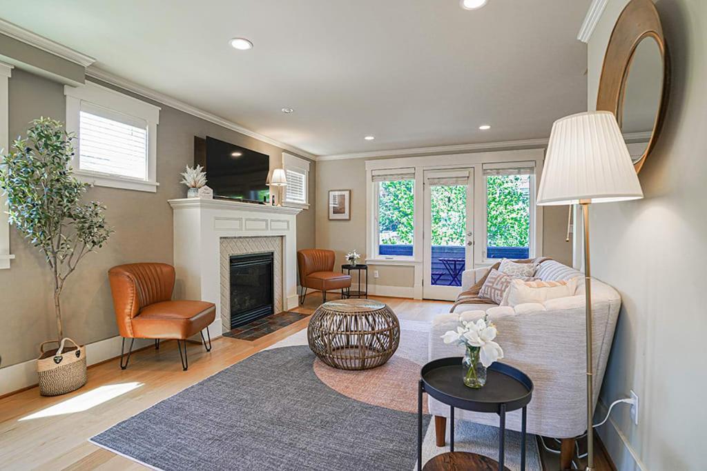 Exquisite Central Townhome With Spacious Loft And Gourmet Kitchen Seattle Ngoại thất bức ảnh