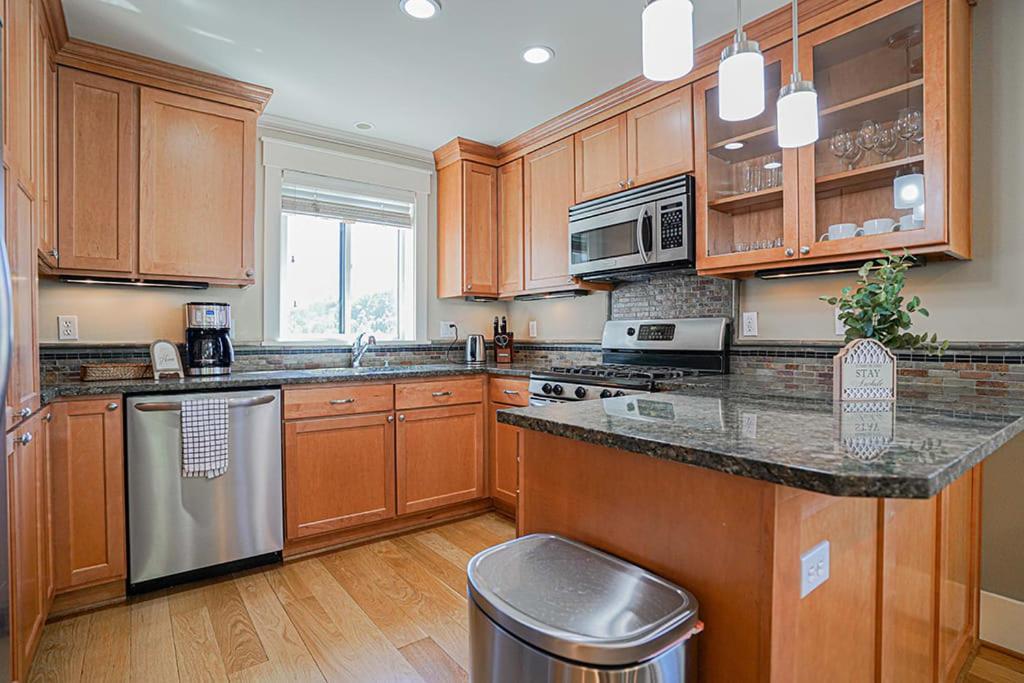 Exquisite Central Townhome With Spacious Loft And Gourmet Kitchen Seattle Ngoại thất bức ảnh