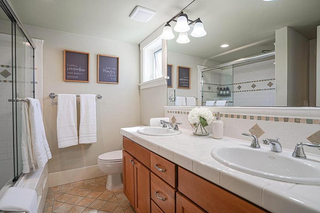 Exquisite Central Townhome With Spacious Loft And Gourmet Kitchen Seattle Ngoại thất bức ảnh