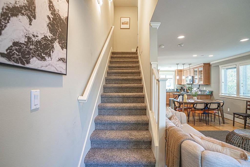 Exquisite Central Townhome With Spacious Loft And Gourmet Kitchen Seattle Ngoại thất bức ảnh